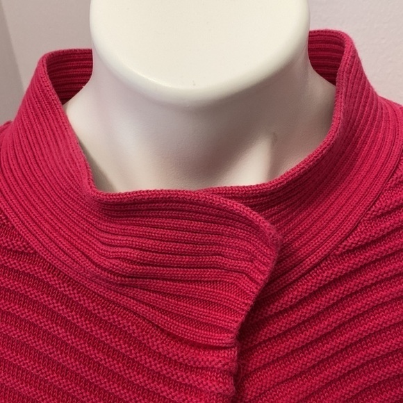 Anne Klein Cardigan ribbed pink with 3/4 cuffed sleeves. 100% cotton. Medium
C - Picture 6 of 11
